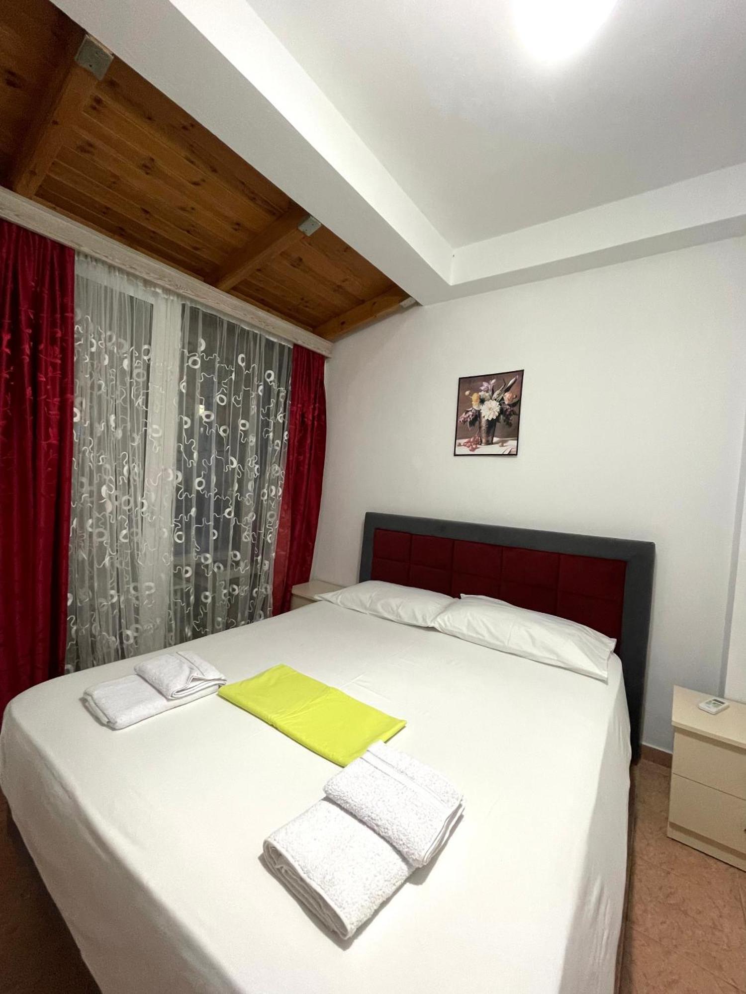 Apartments Monika Sarandë エクステリア 写真