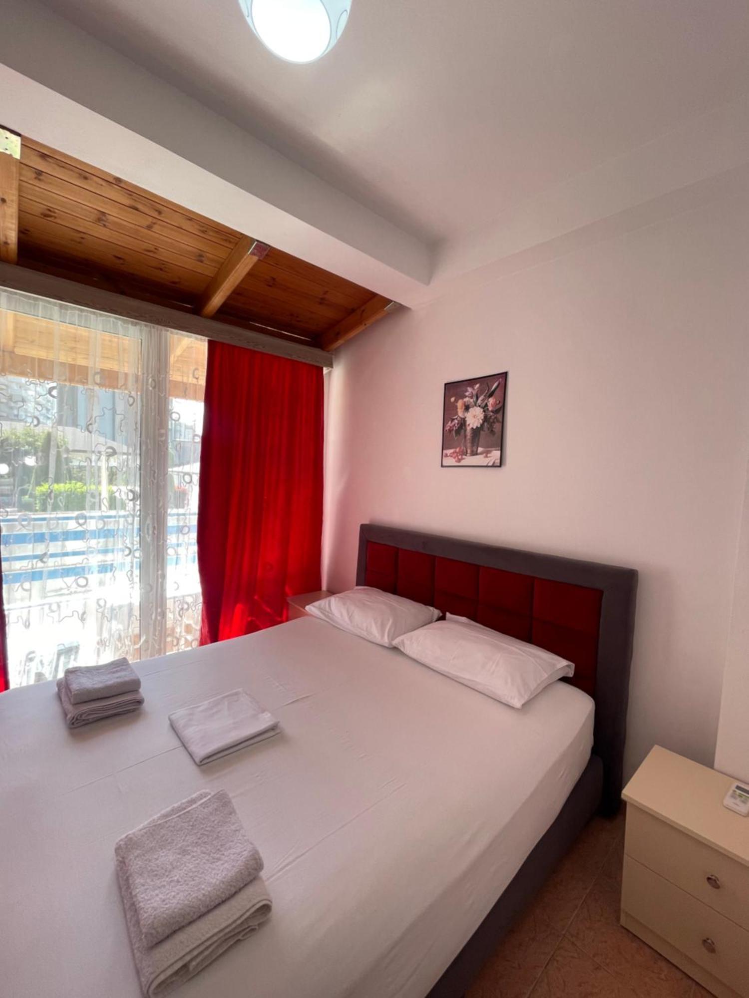 Apartments Monika Sarandë エクステリア 写真
