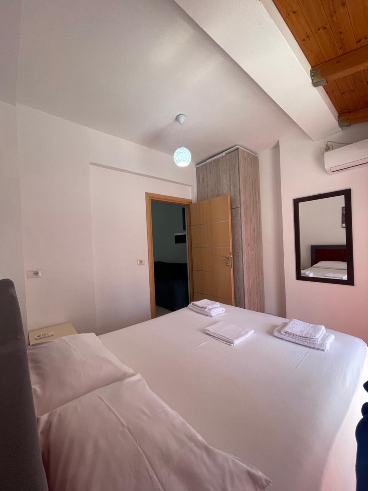 Apartments Monika Sarandë エクステリア 写真